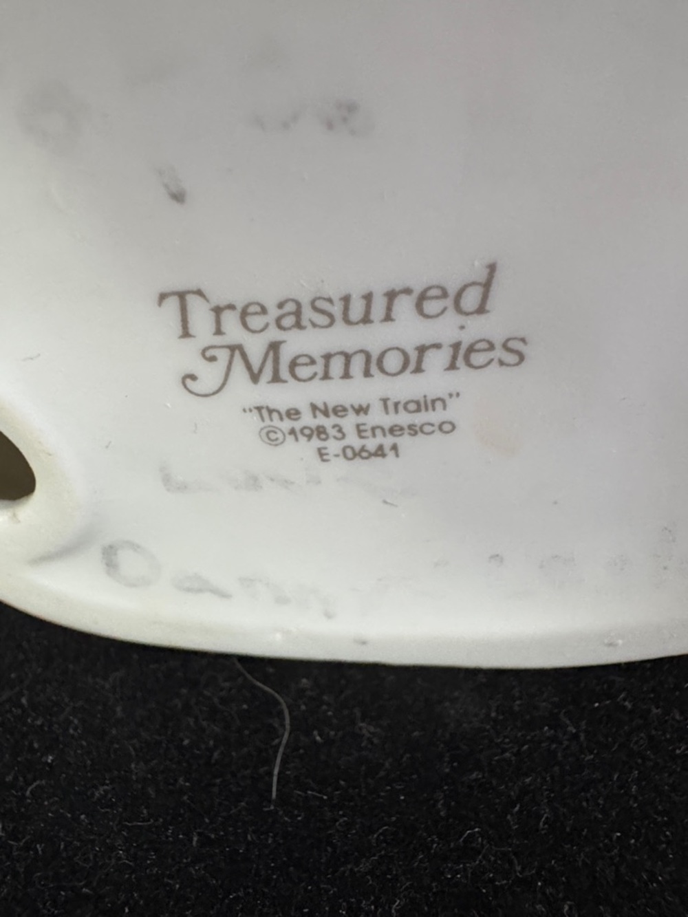 Vintage Treasured Memories porcelain figurine titled "The New Train". 1983 - Picture 11 of 11